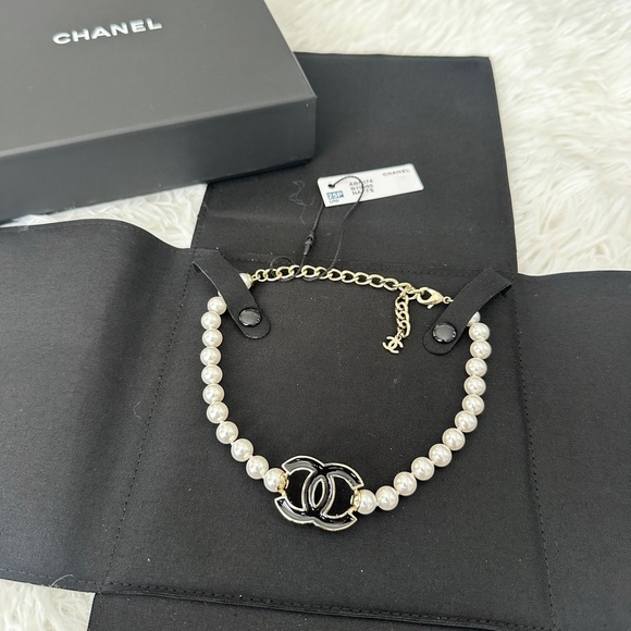 CHANEL Pearl Choker CC Necklace as seen on Jennie (Blackpink) - Picture 1 of 5